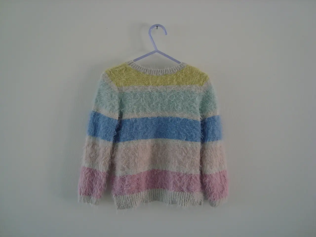 Billede 2 - Strikbluse - Str. 104