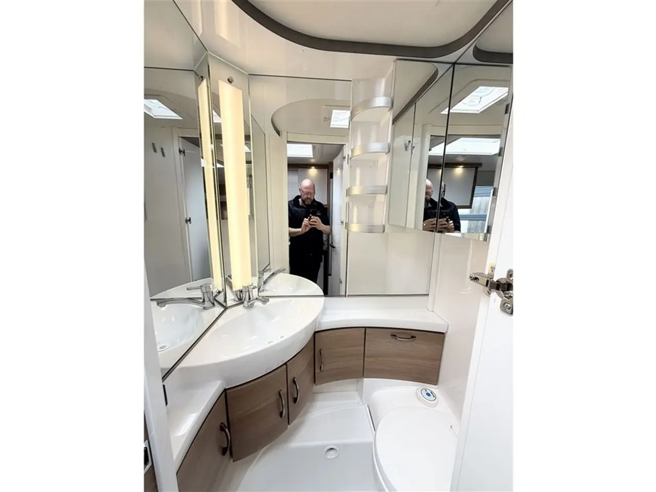 Billede 13 - 2023 - Hobby De Luxe 495 UL Enkeltsenge-Lamel-Gulvtemp.-Aircondition-Mover