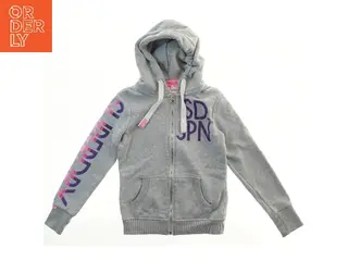 Grå hættetrøje med print fra Superdry (str. S)