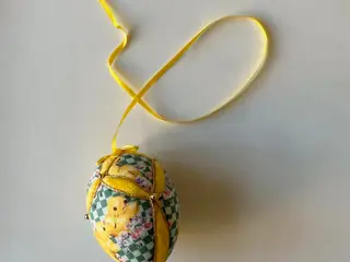 Mellem påskeæg, plys m kyllinger