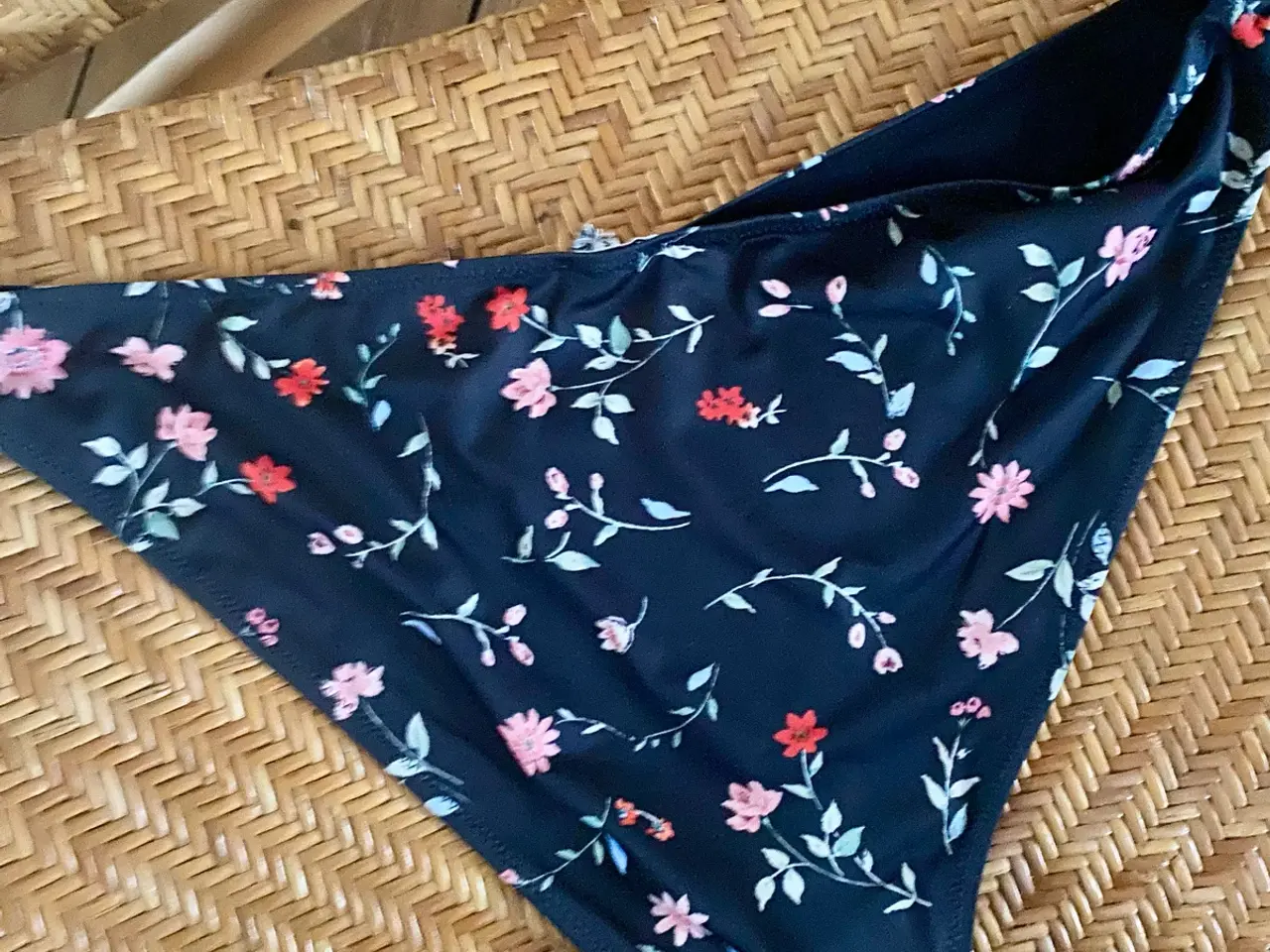 Billede 2 - Ganni bikini underdel M