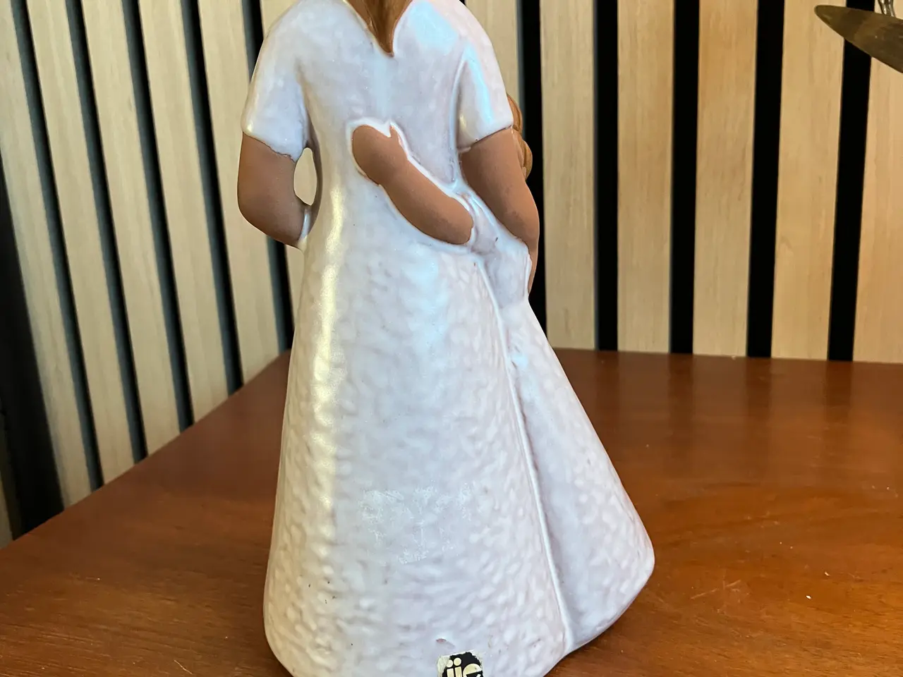 Billede 3 - Flot svensk Jie figur- mor/barn