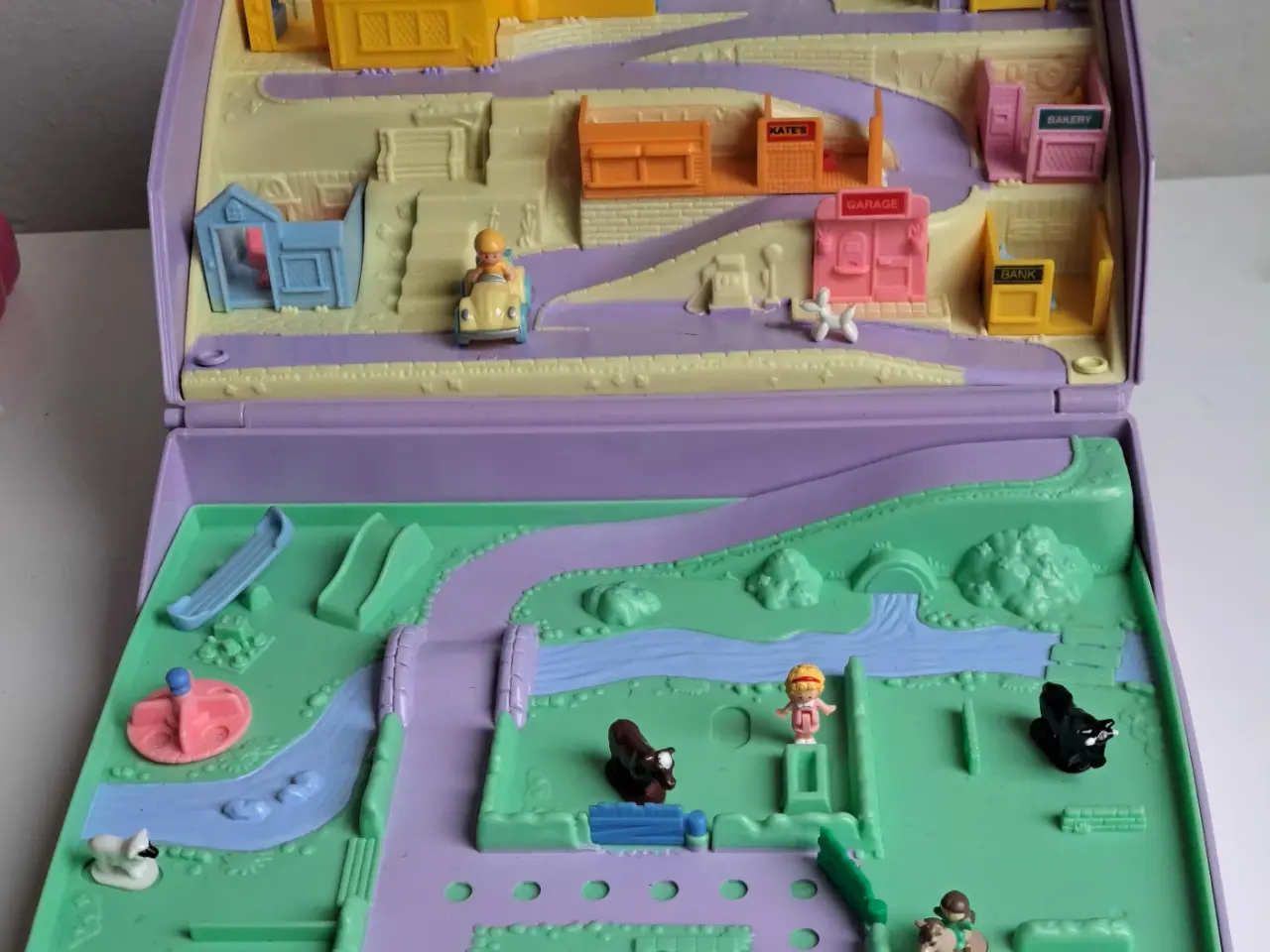 Billede 1 - Polly Pocket stor kuffert m figurer 