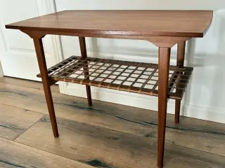 Teak sofabord / sidebord med flet - flot stand