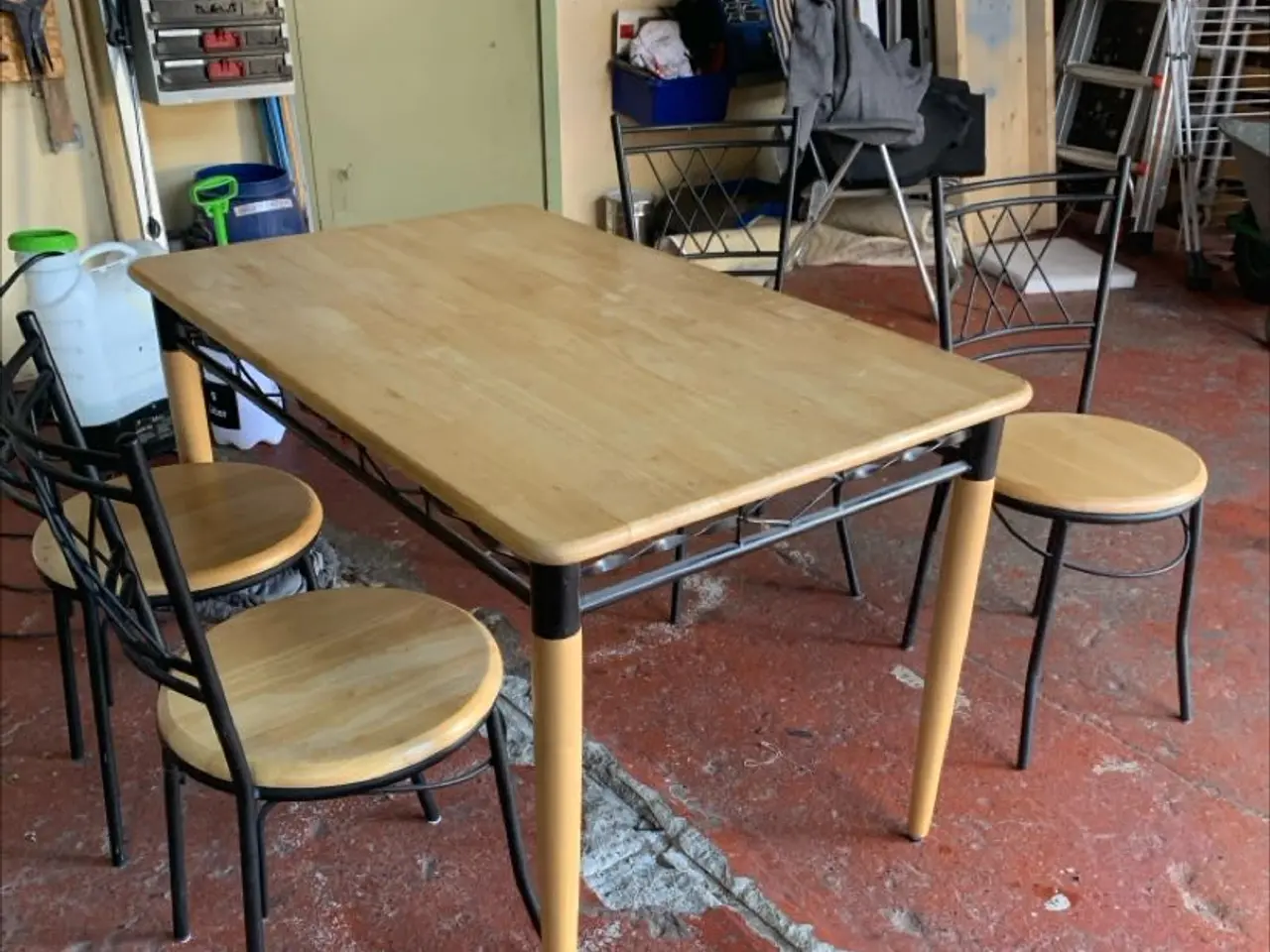 Billede 1 - Køkken bord med 4 stk stole