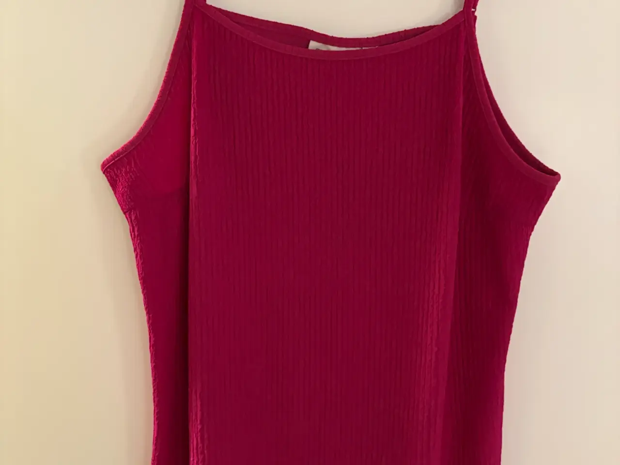 Billede 1 - Flot fuchsia farvet top fra Only Carmacoma