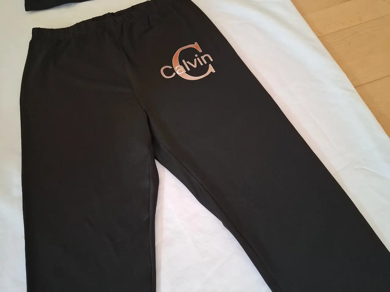 Billede 8 - Fejlkøb af Calvin Klein leggins/top sæt, sælges