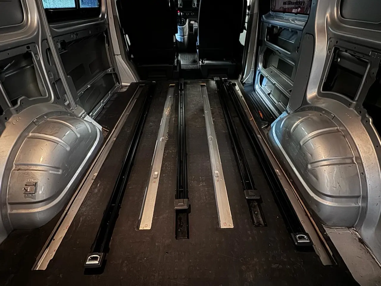 Billede 3 - Multivan-skinnesystem til VW T5-T6.1 California