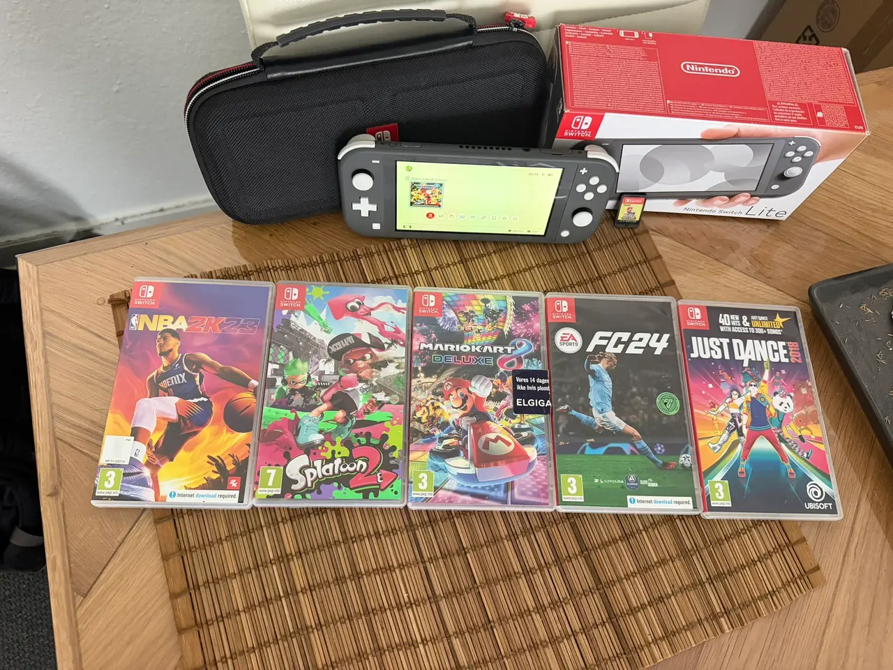 Billede 2 - Nintendo Switch Lite i grå + 6 spil og etui