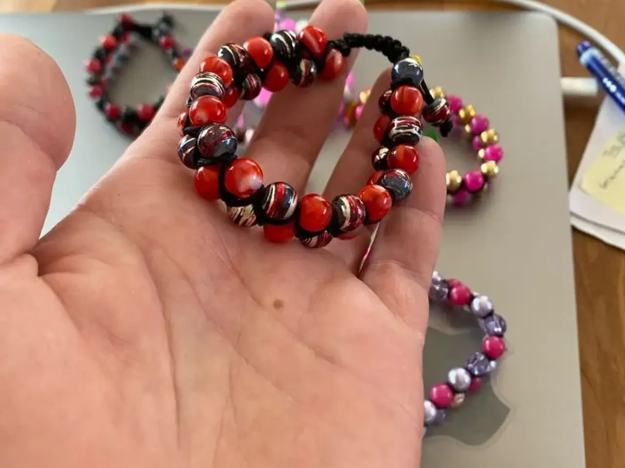 Billede 4 - Nye knyttede armbånd