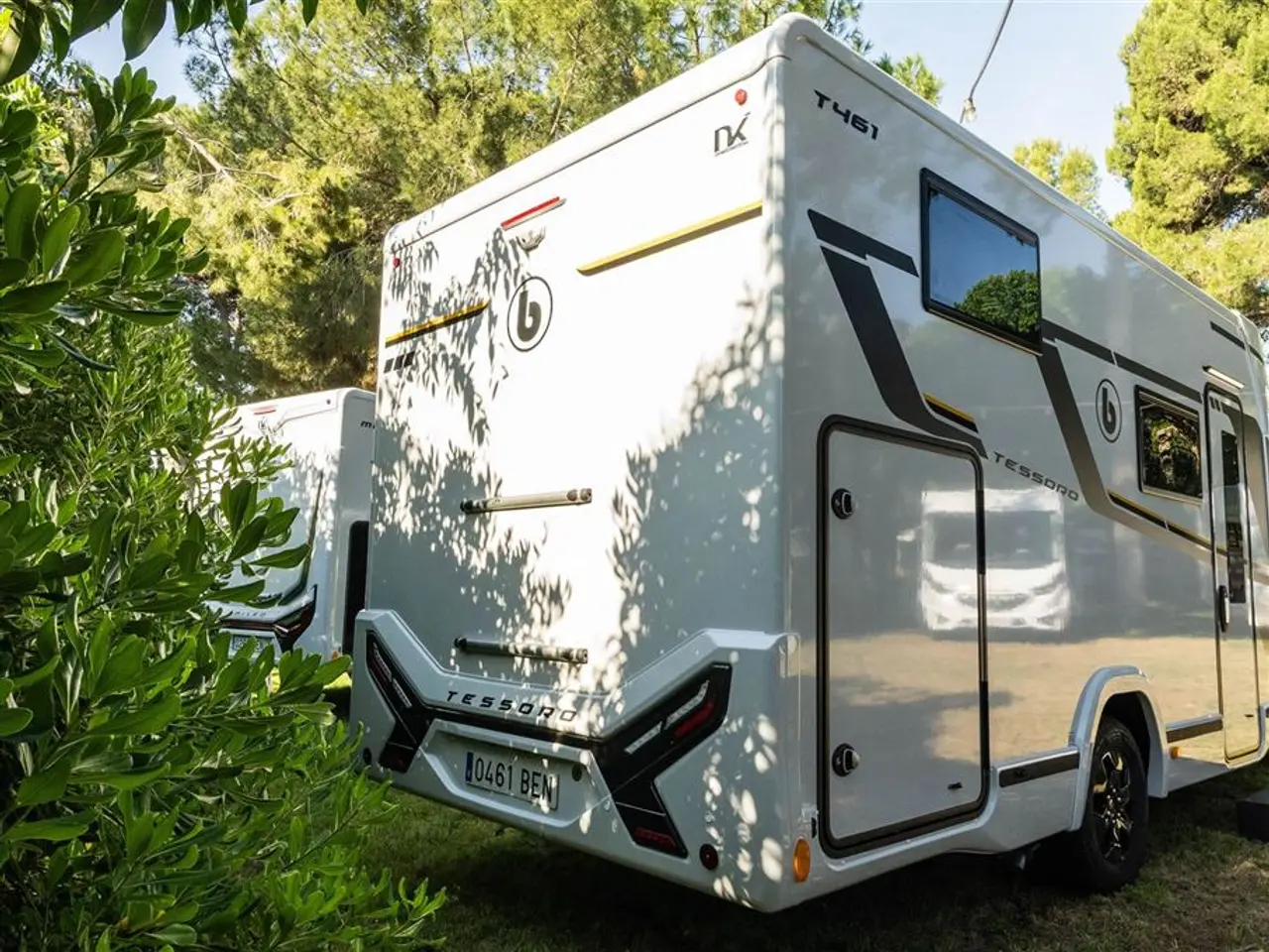 Billede 37 - 2027 - Benimar Tessoro 461 NK Langsgående senge og cykel garage unde 7 meter!