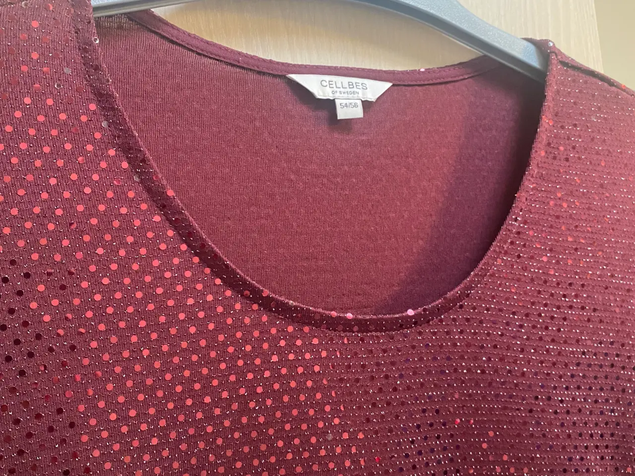 Billede 2 - Bluse med palietter