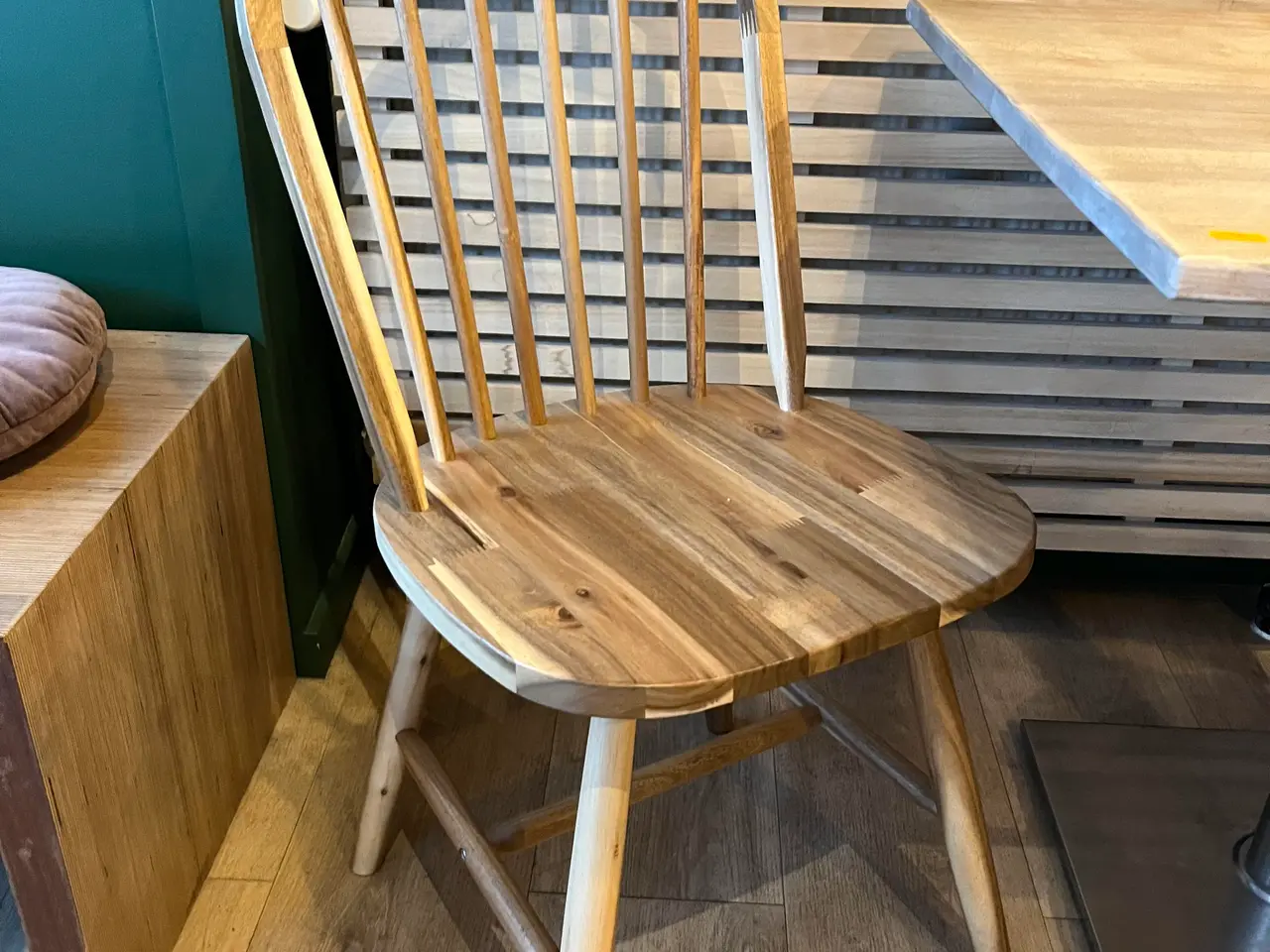 Billede 3 - Cafe bord sæt m. 2 Stk. Stole i træ.