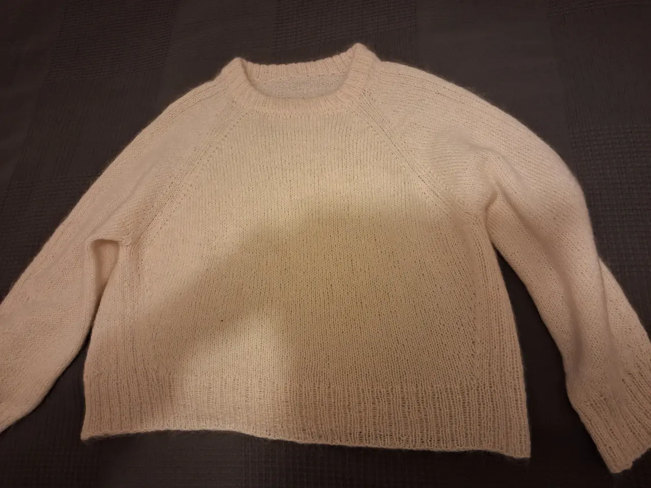 Billede 2 - Strikket sweater i lækker uldgarn 