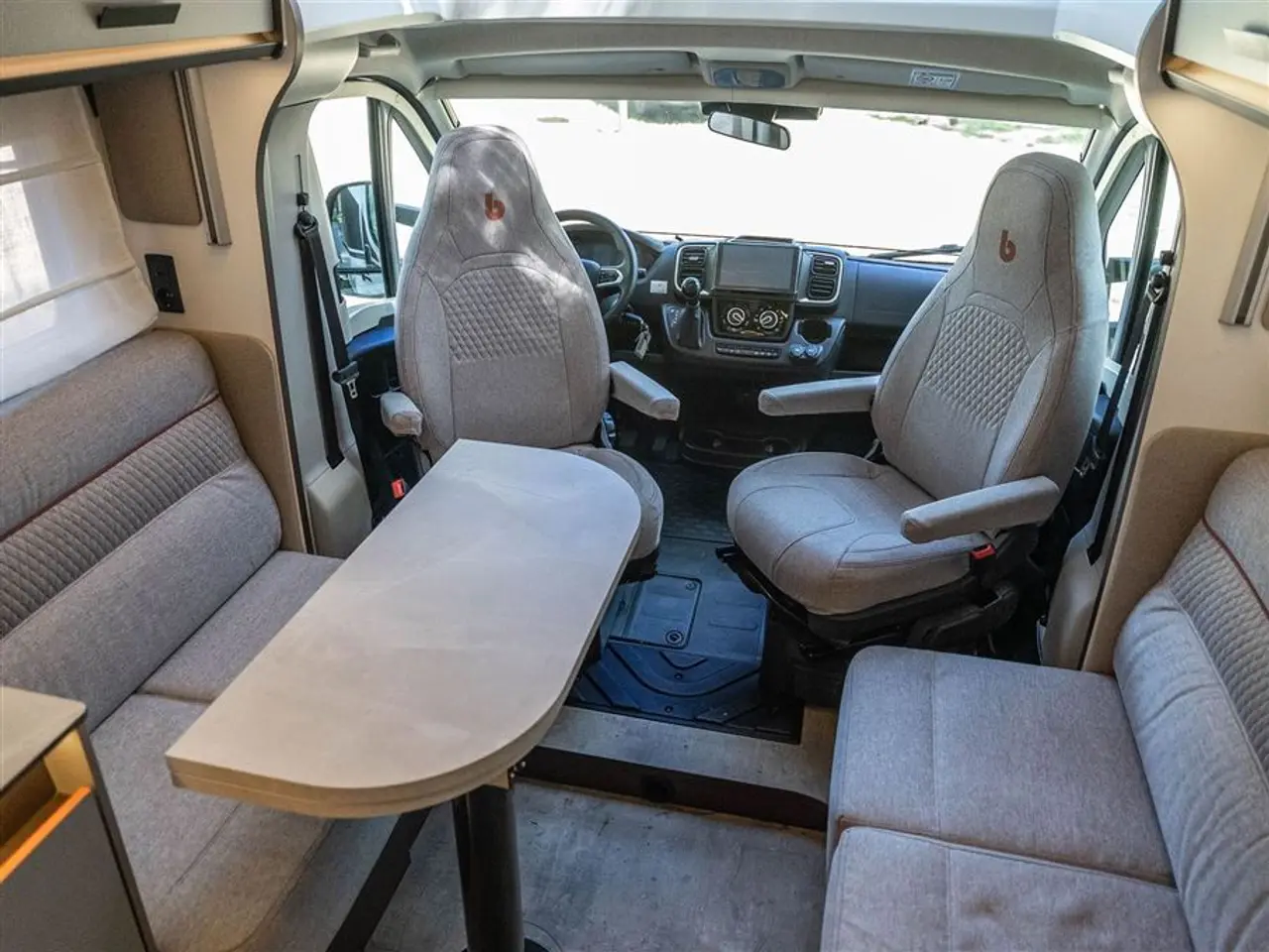 Billede 24 - 2027 - Benimar Mileo 268 NK Face-toface siddegruppe