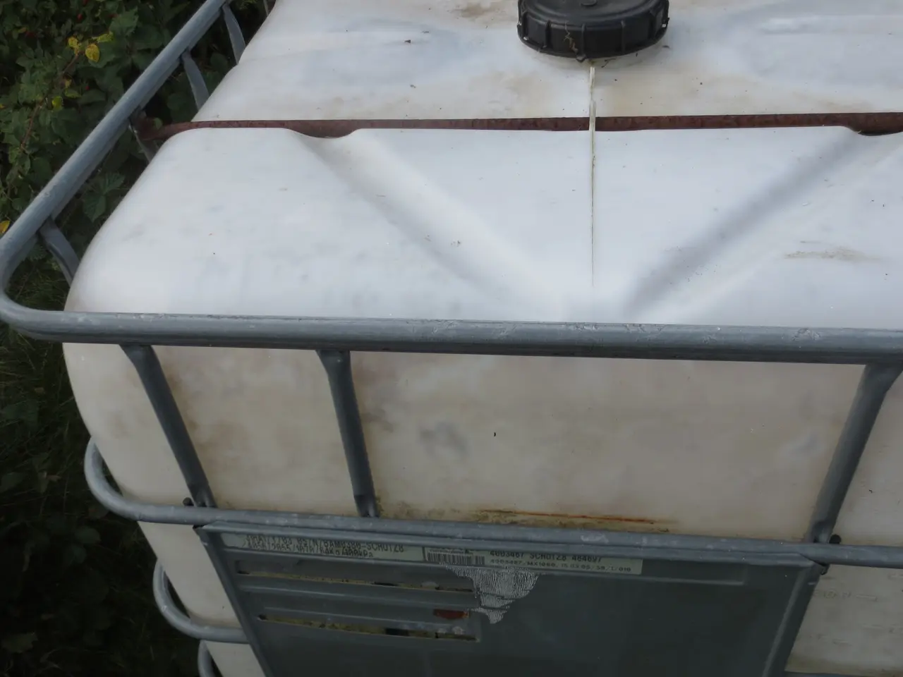 Billede 5 - Rund Vandbeholder med låg,firekantet 1000 liter.