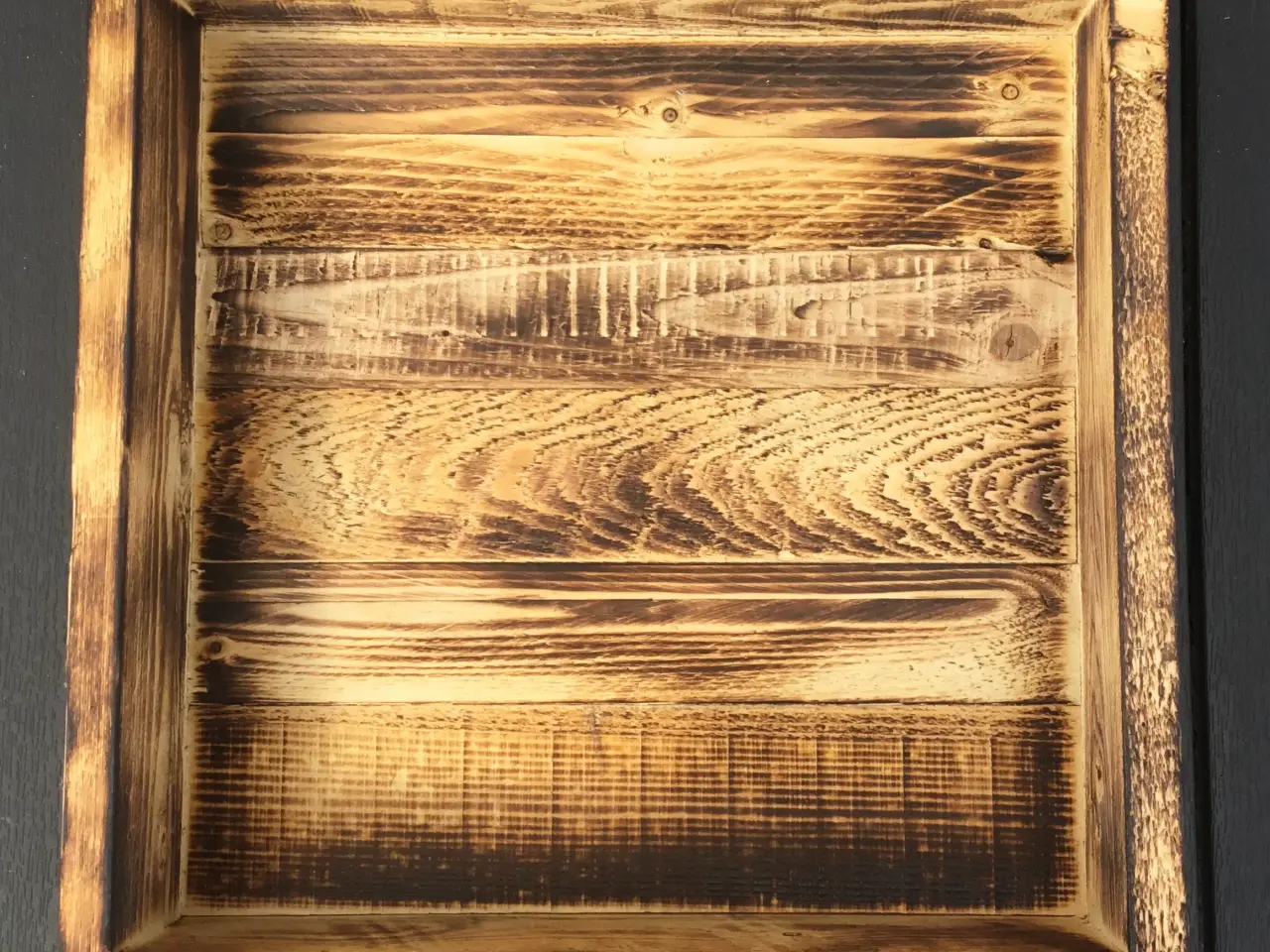 Billede 5 - Overflade brændt bakke i genbrugstræ 35 x 35