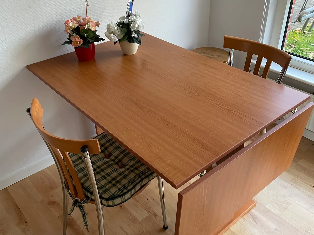 Billede 1 - Køkkenbord m 4 stole