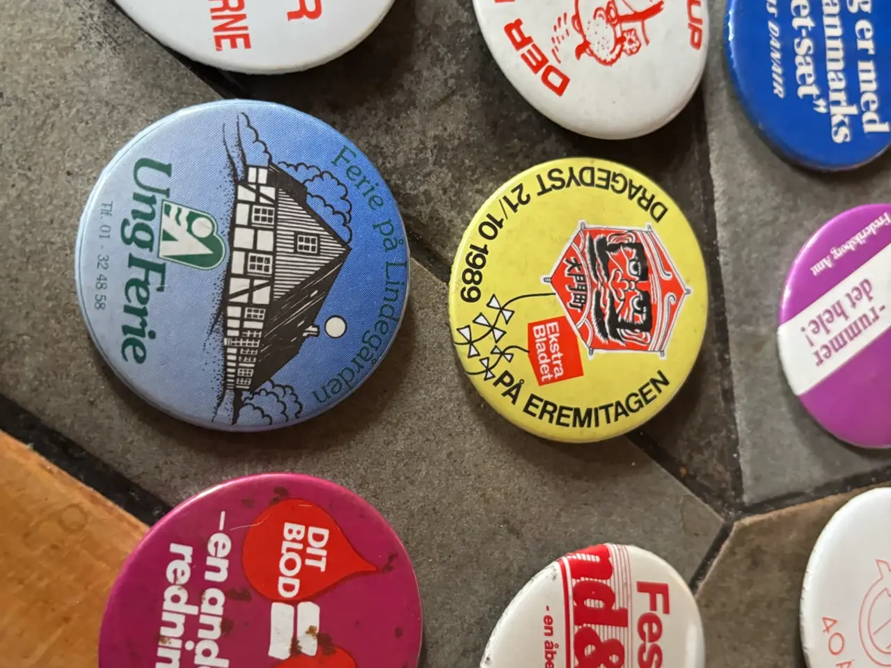 Billede 3 - 15 vintages badges sælges samlet