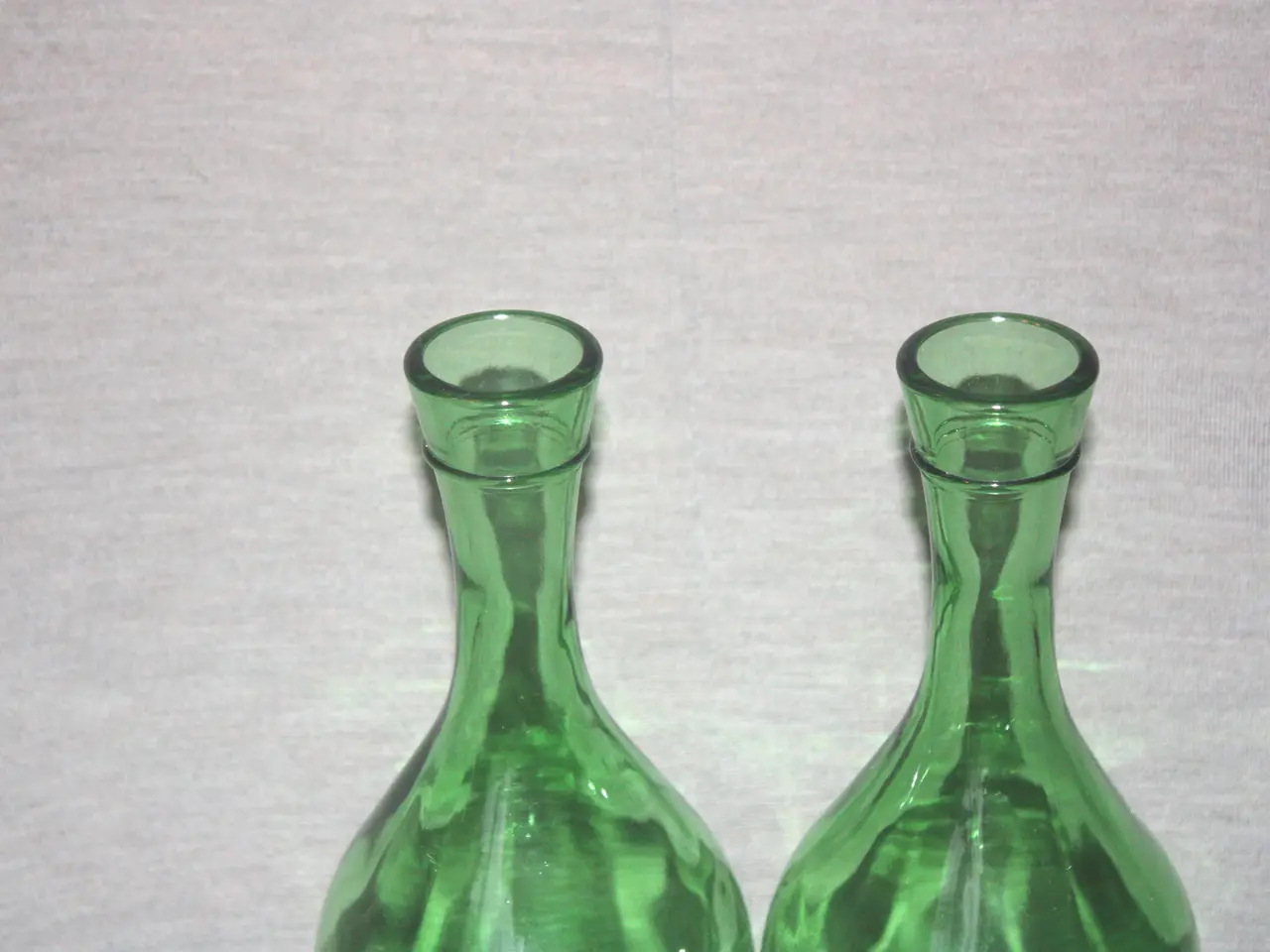 Billede 2 - Grøn vase / karaffel - pris for 2 stk. højde 24 cm