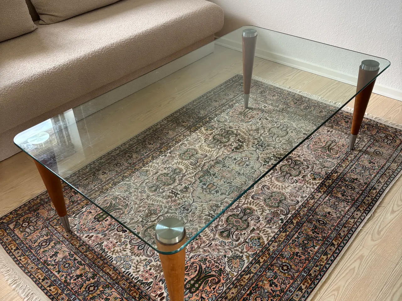 Billede 1 - Elegant glas sofabord med fine massive træben.
