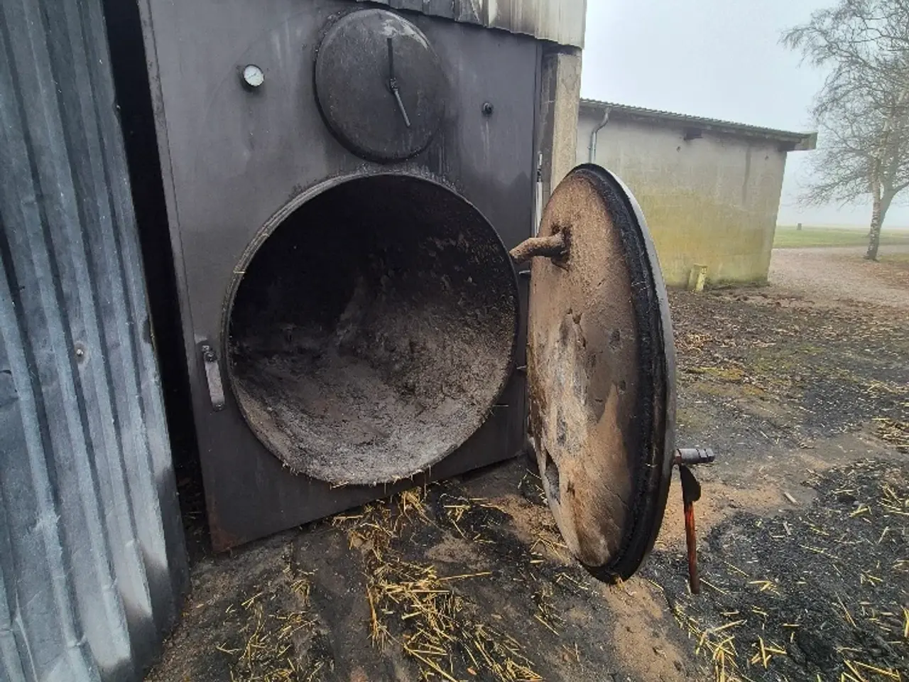 Billede 2 - Halmevarme med 3000 liters vandtank til gengæld