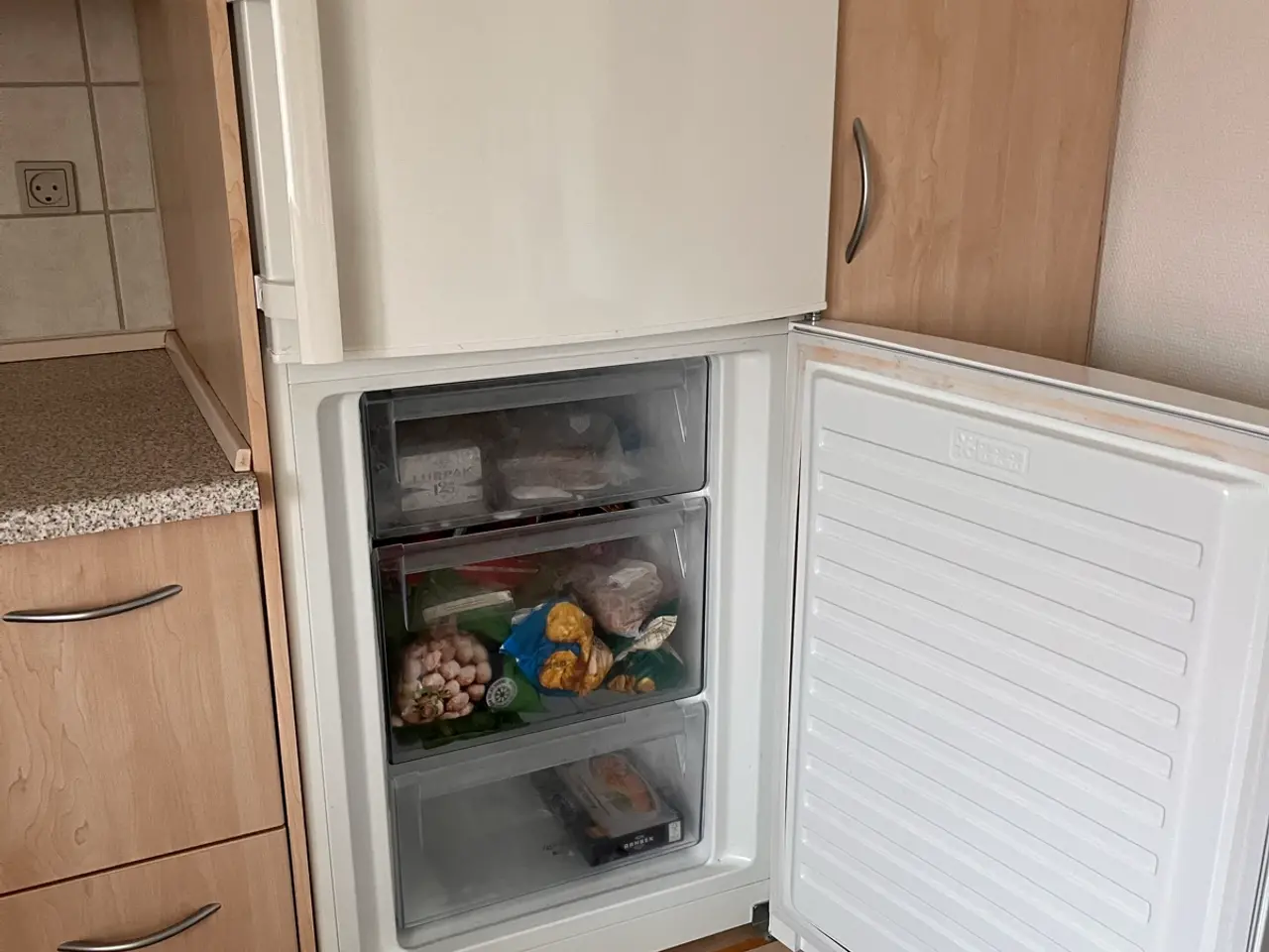 Billede 3 - Electrolux køle/fryseskab god stand