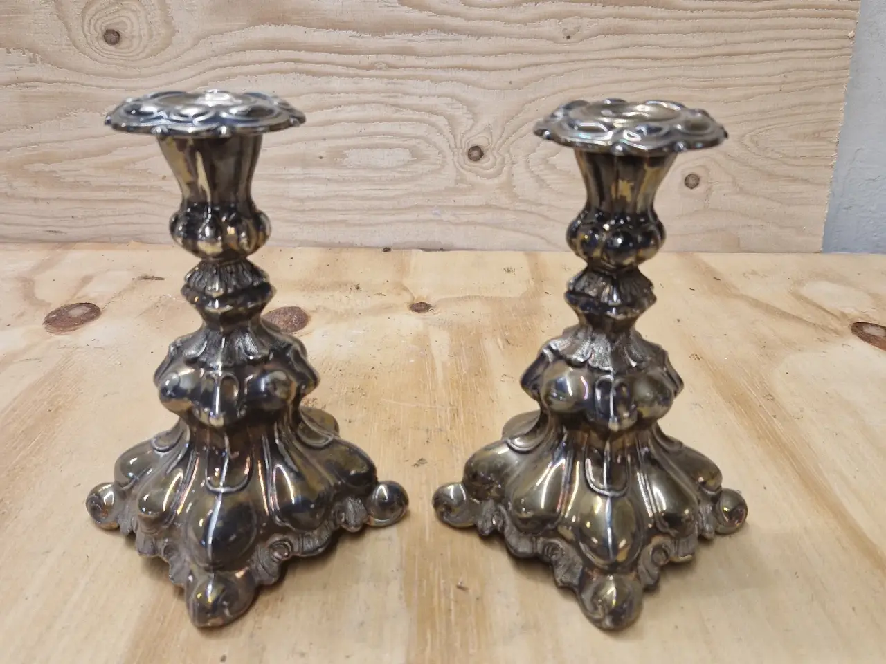 Billede 1 - 2 klassiske lysestage 18 cm høje 