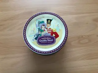Ældre Quality Street dåse