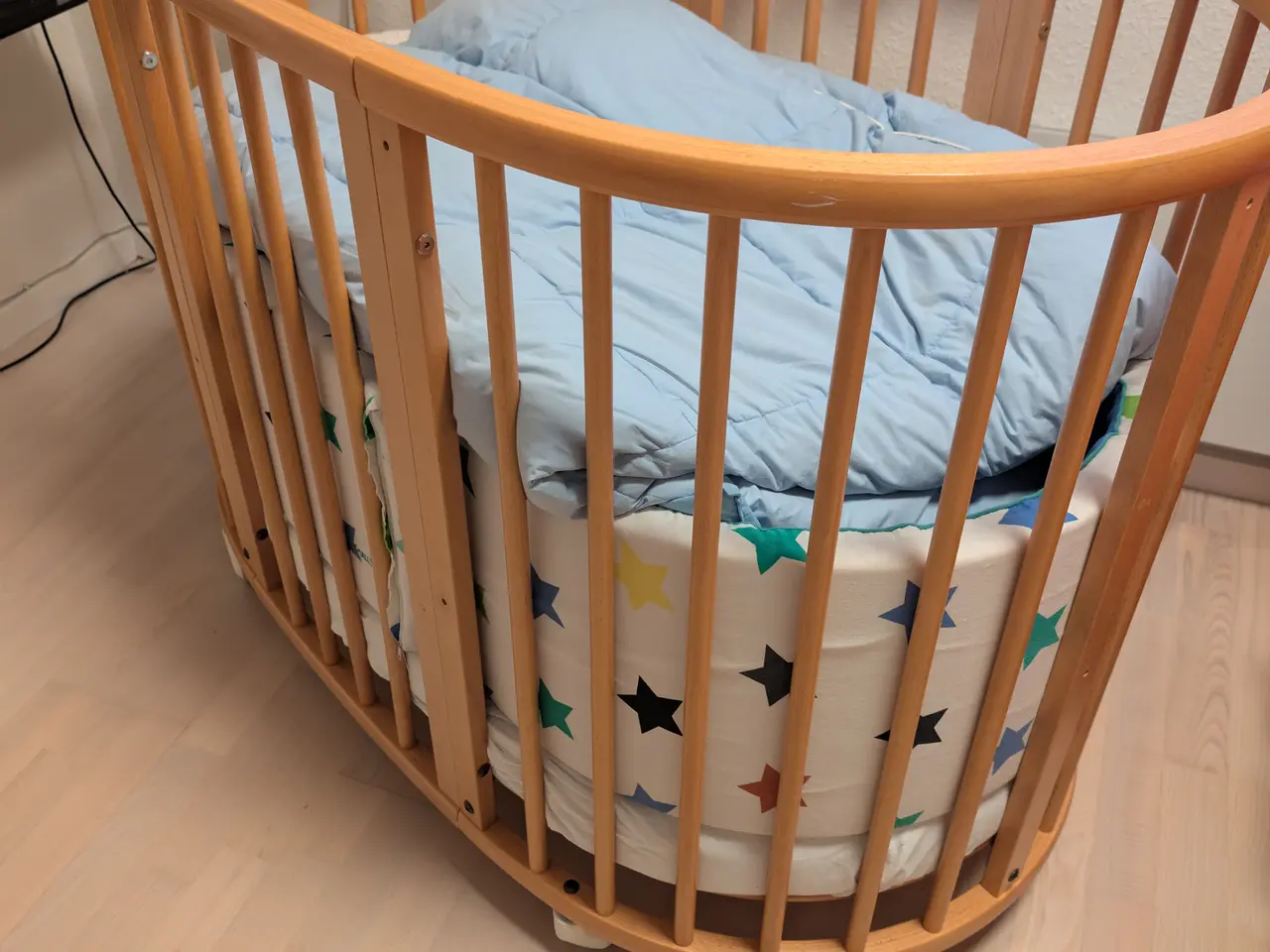 Billede 5 - Baby- børne seng. Slippi Stokke i bøg.