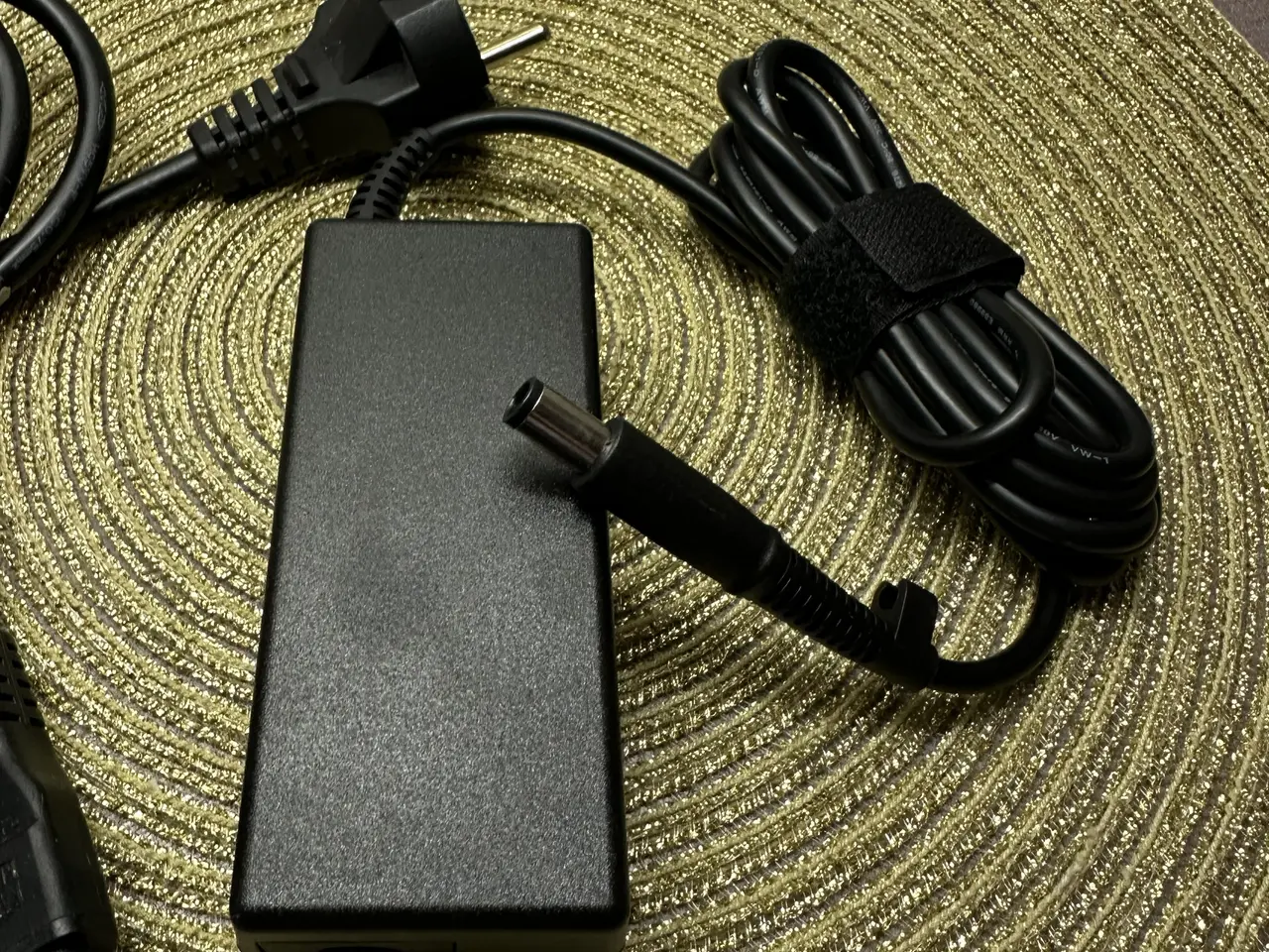 Billede 2 - HP computer oplader 65 Watt AC adapter