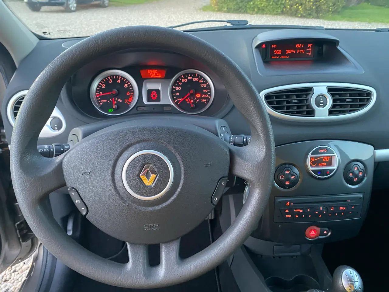 Billede 11 - Velholdt Clio st.car