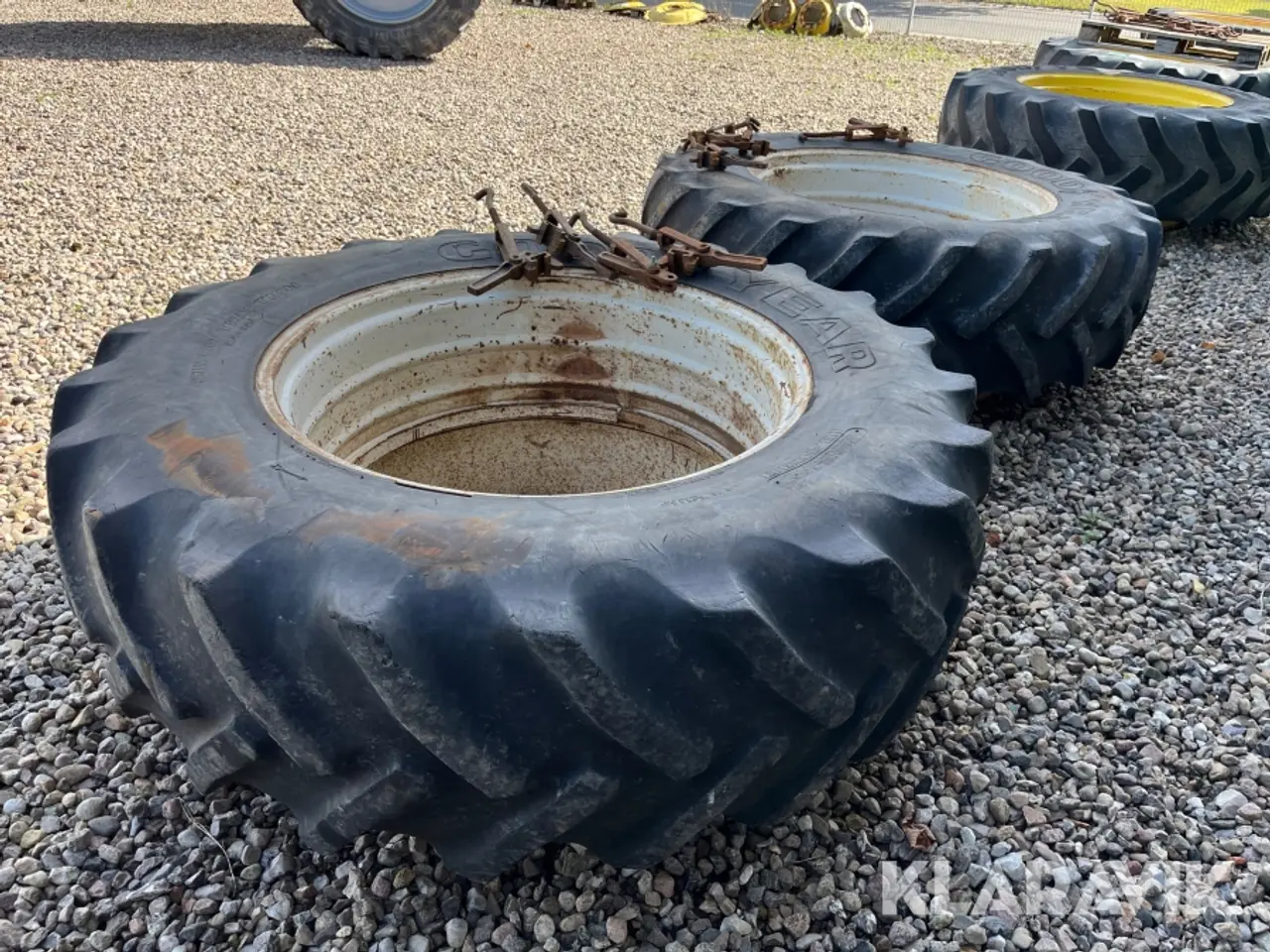Billede 2 - Dæk Goodyear Super traction 2 styk