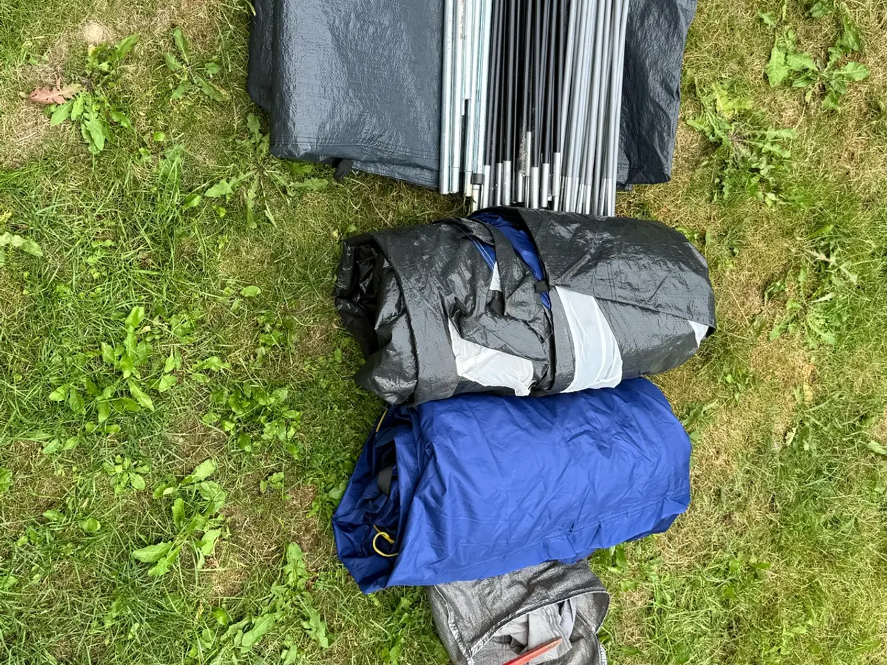 Billede 6 - Camping Tent with Poles and Pegs