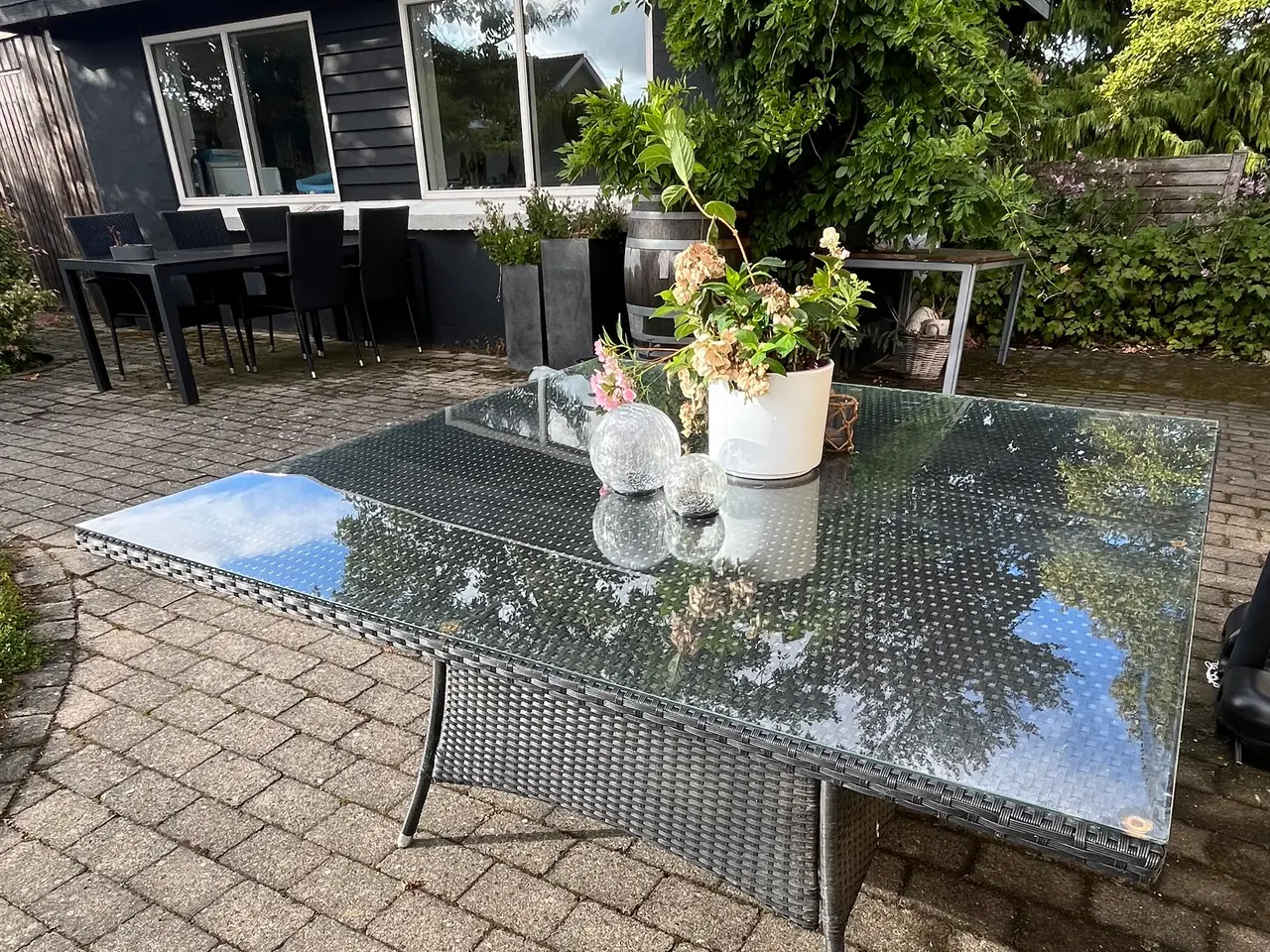 Billede 2 - Sort havebord med glasplade