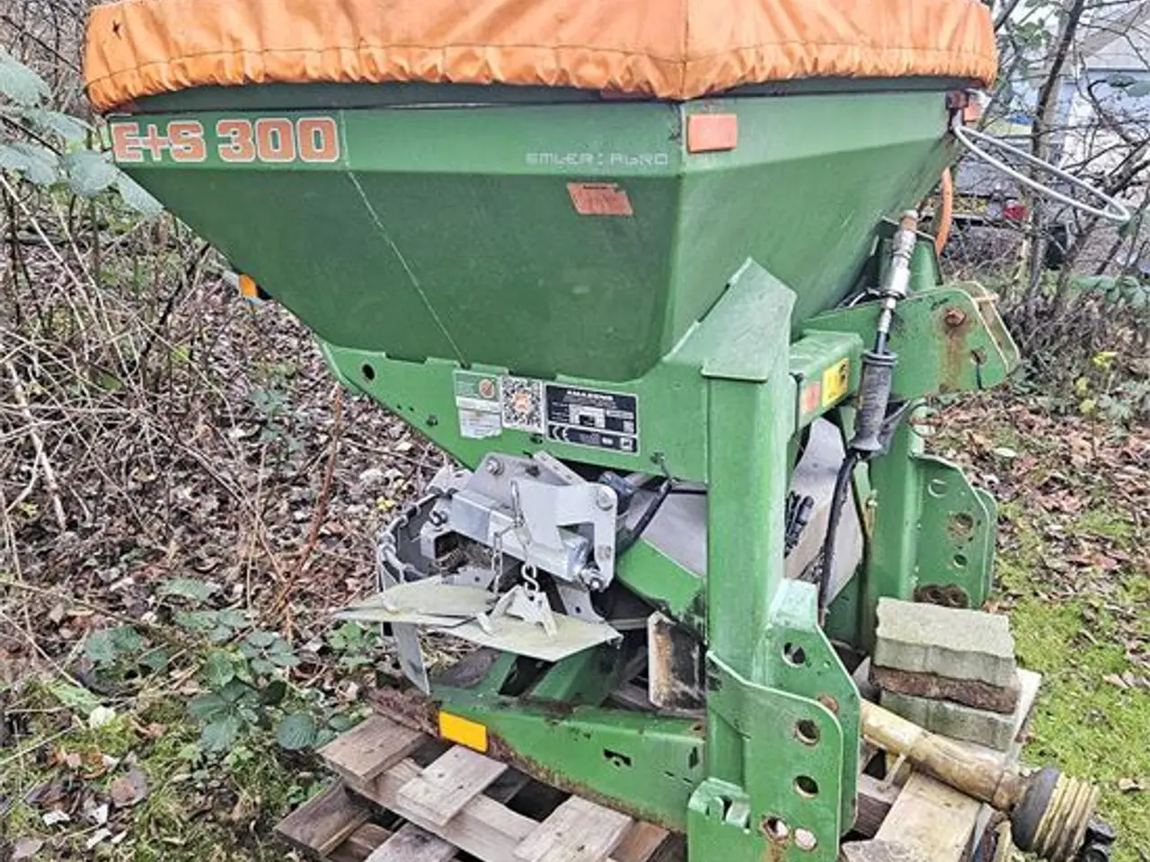 Billede 12 - John Deere 2036 R - Amazone E+S 300 saltstrøer / road salt spreader