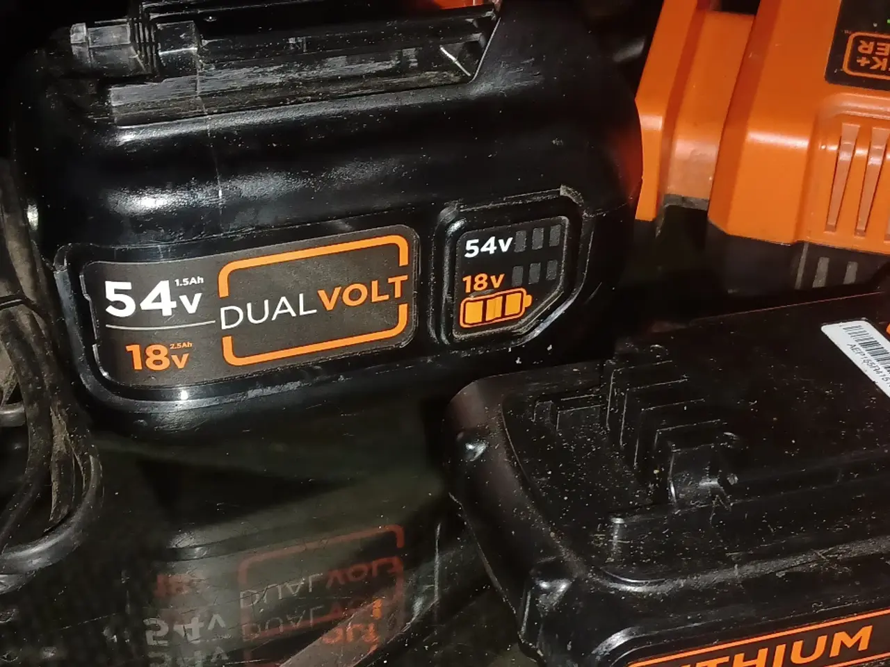 Billede 2 - BLACK & DECKER.. 2  STK BATTERI+ LADER..