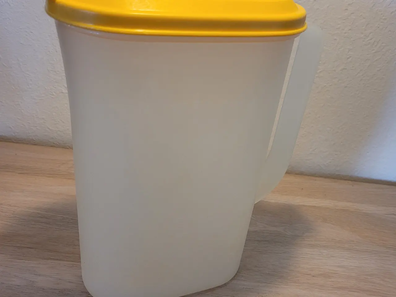 Billede 2 - Tupperware saftevands kander, stor eller lille