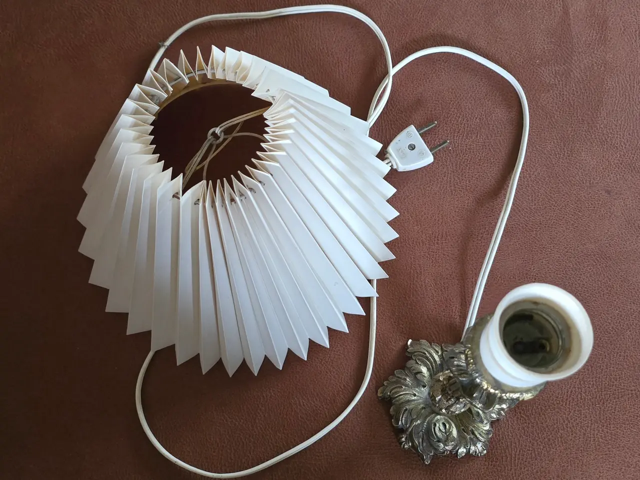 Billede 4 - Smuk vintage bordlampe i messing med klassisk plis