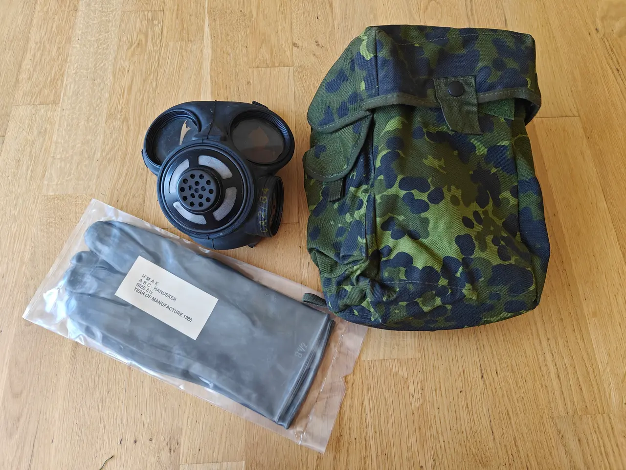 Billede 1 - ABC taske med M/69 gasmaske og hansker