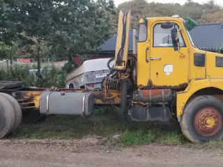 Volvo N7 veteran med kran 