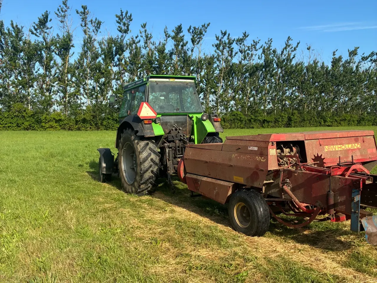 Billede 1 - Presning af små baller 