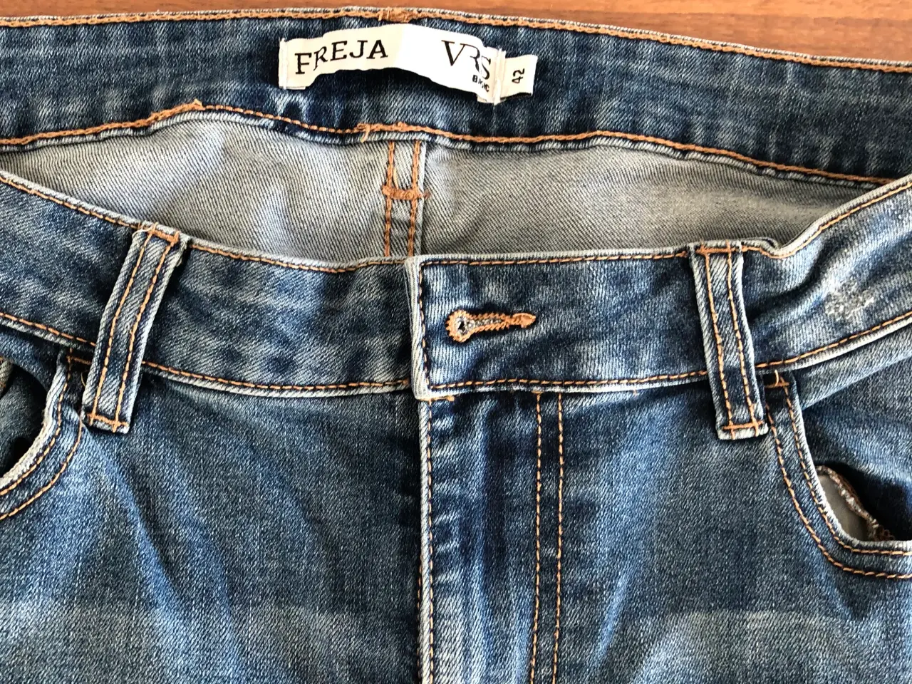 Billede 2 - Freja jeans str 42