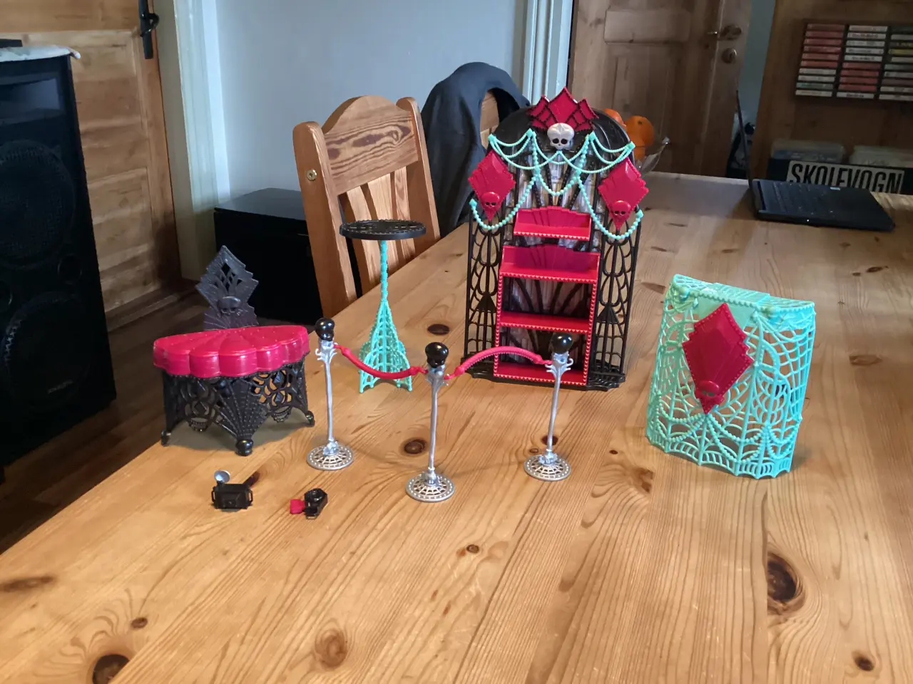 Billede 3 - Monster High Dukker,Tilbehør, Møbler, Stative