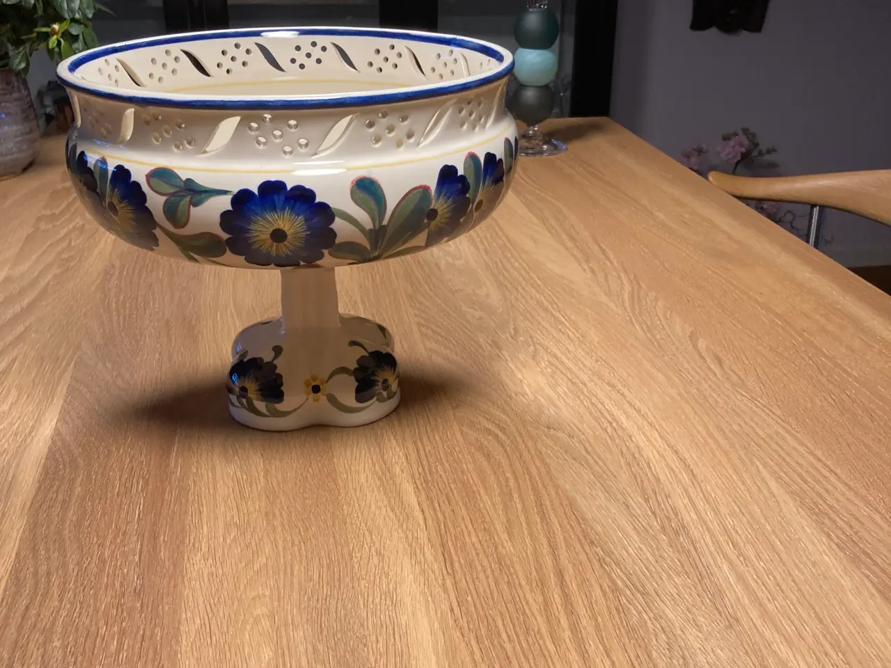 Billede 3 - Stor Aluminia opsats med blå blomster