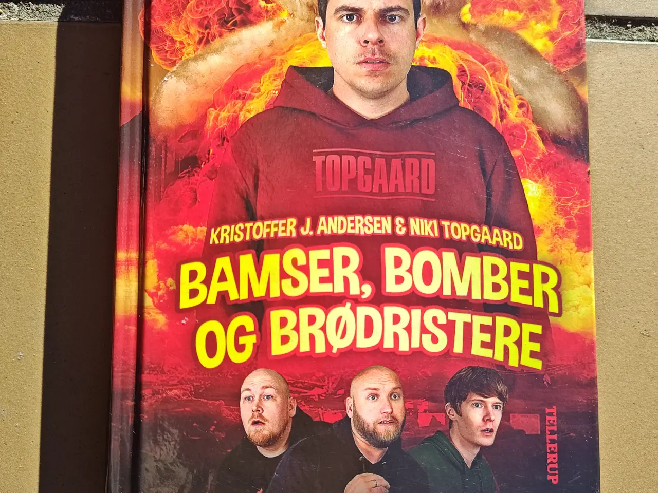 Billede 1 - Bamser, Bomber og Brødristere BOG af Niki Topgaard
