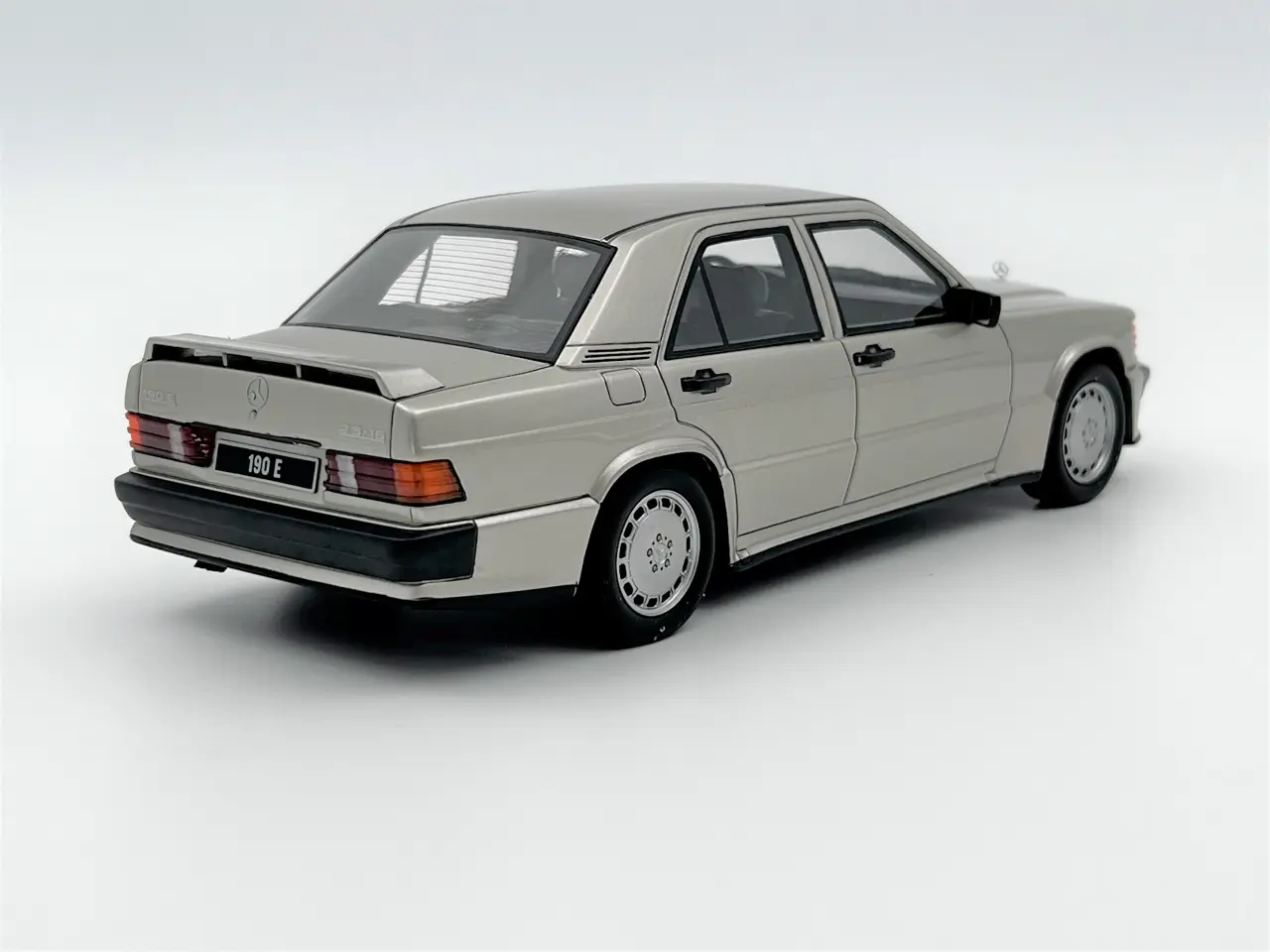 Billede 4 - 1988 Mercedes 190E 2,5 16v Limited Edition 1:18
