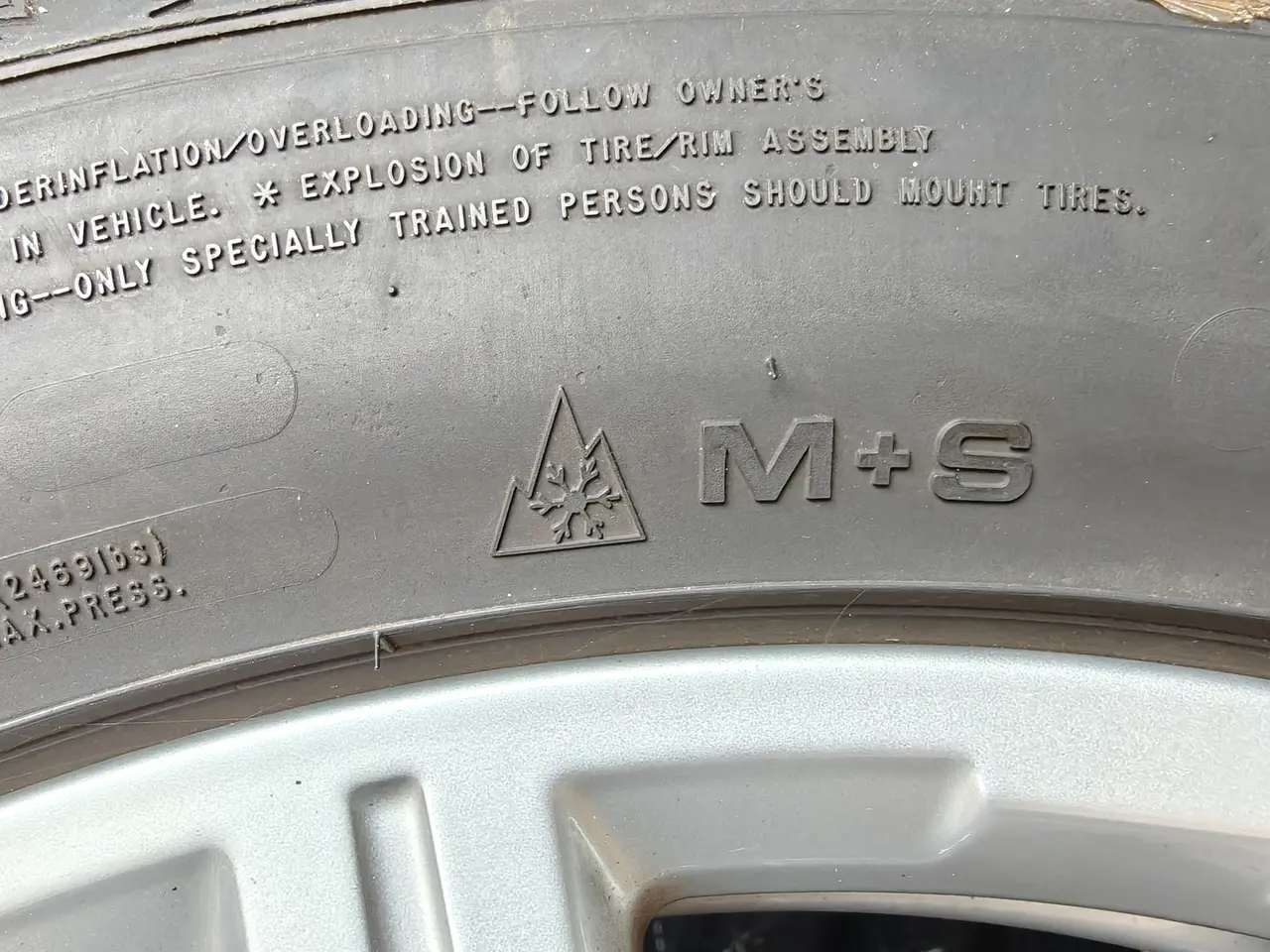 Billede 2 - Audi original 112x5 med Goodyear vinter dæk 285/45