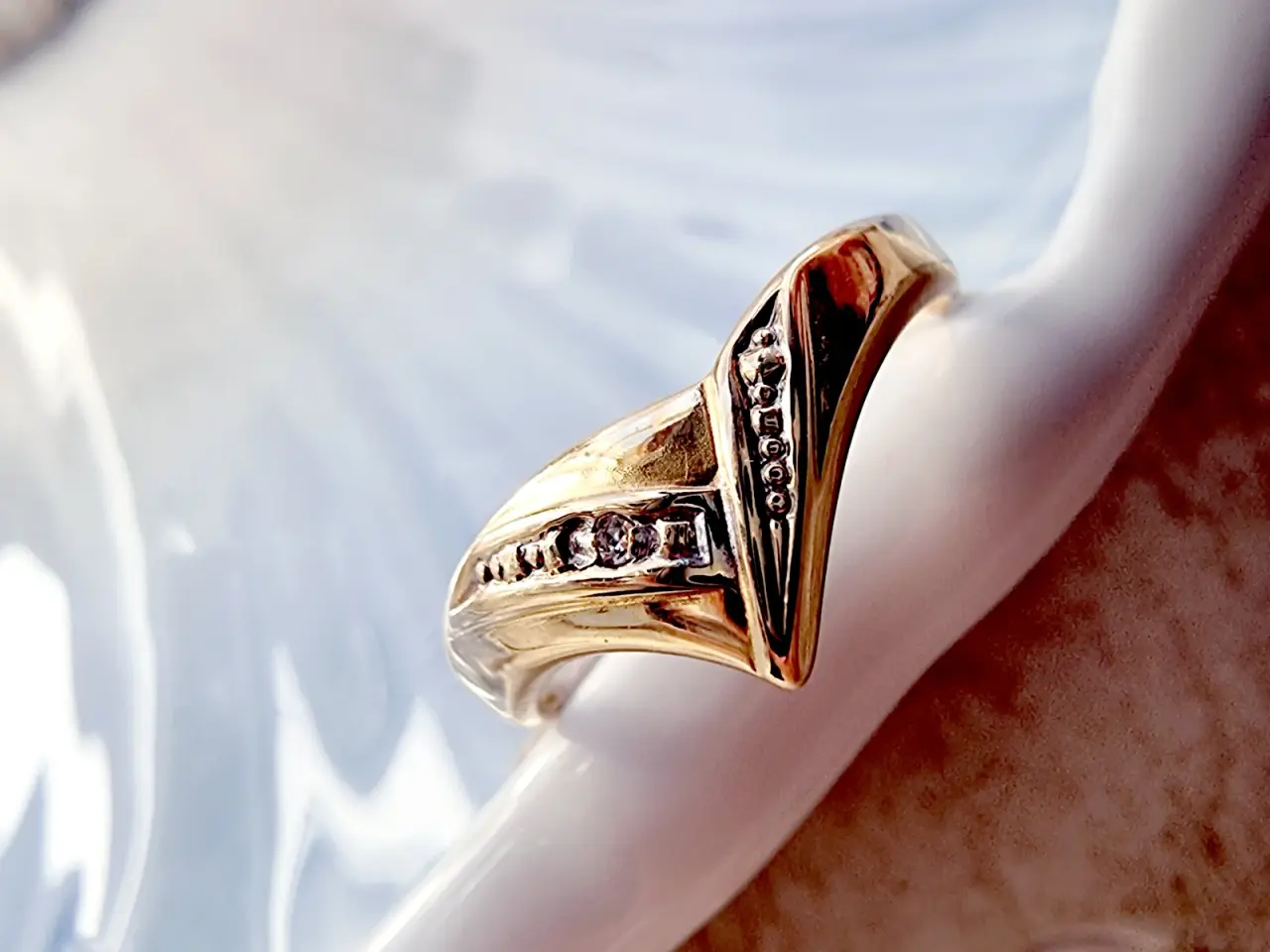 Billede 1 - 18 karat guldring med diamant 