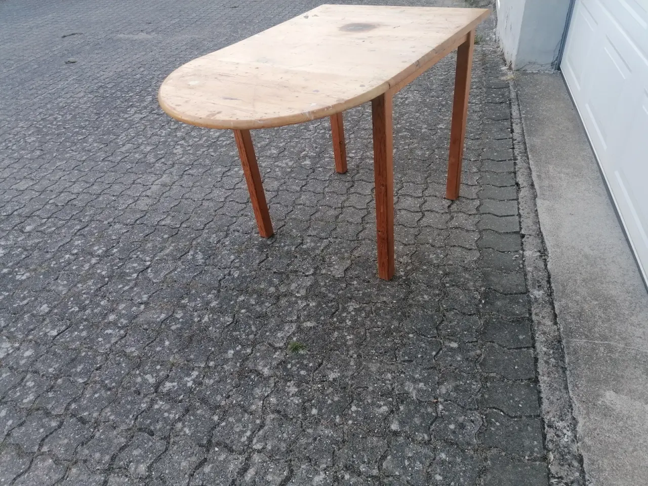 Billede 2 - Lille Massivt Fyrretræsbord med Klap 70x70 cm.